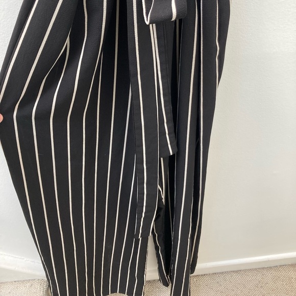 Black with white stripes jumpsuit with wide legs and belt. Size medium - Picture 4 of 8